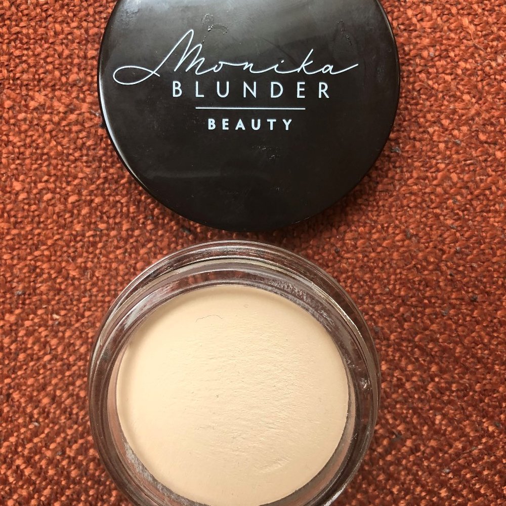 Monica Blunder Beauty Blunder Cover in EINS-1